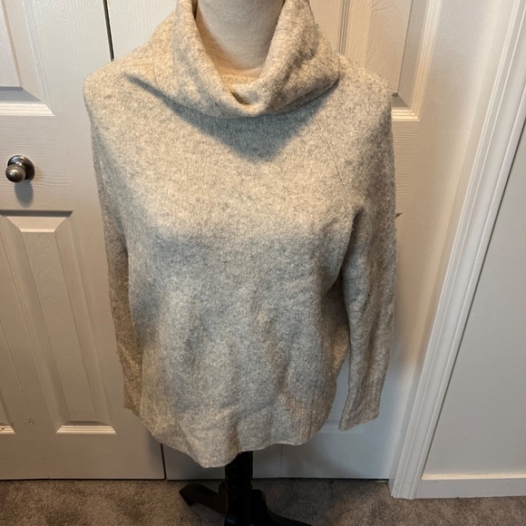 Community from Aritizia size XS wool blend turtle neck - Picture 11 of 15